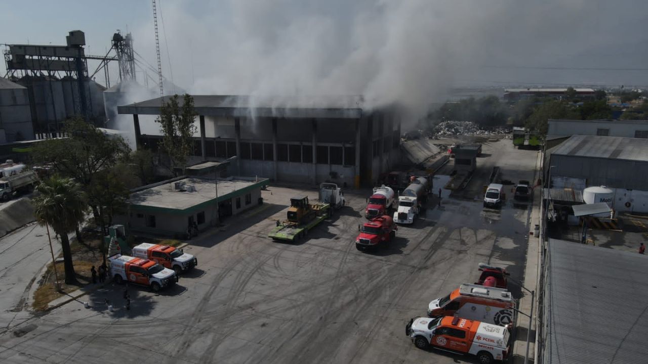 Controlan Incendio En Planta De Reciclaje Simeprode En Guadalupe Nl