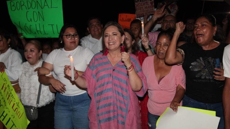 Inicia Xóchitl Gálvez precampaña en Coyuca de Benítez con marcha de la