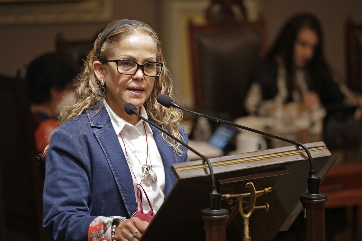 La Monina y Luli Garci-Crespo, damas de día y mujeres de la vida galante de noche