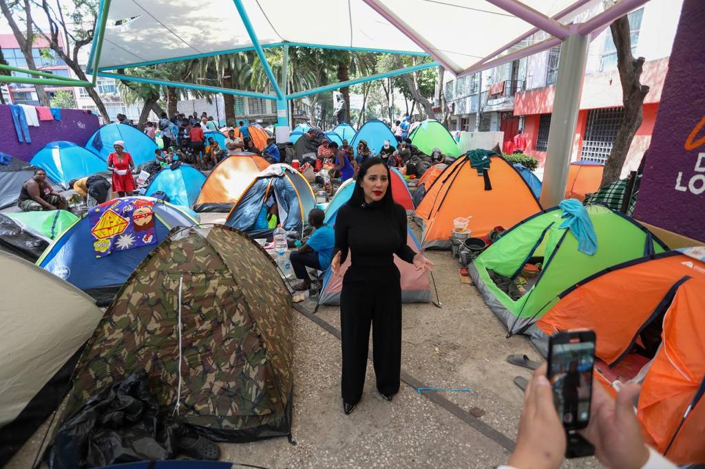 Alcaldesa Sandra Cuevas hace un llamado a Sheinbaum a solucionar tema de migrantes en plaza Giordano Bruno