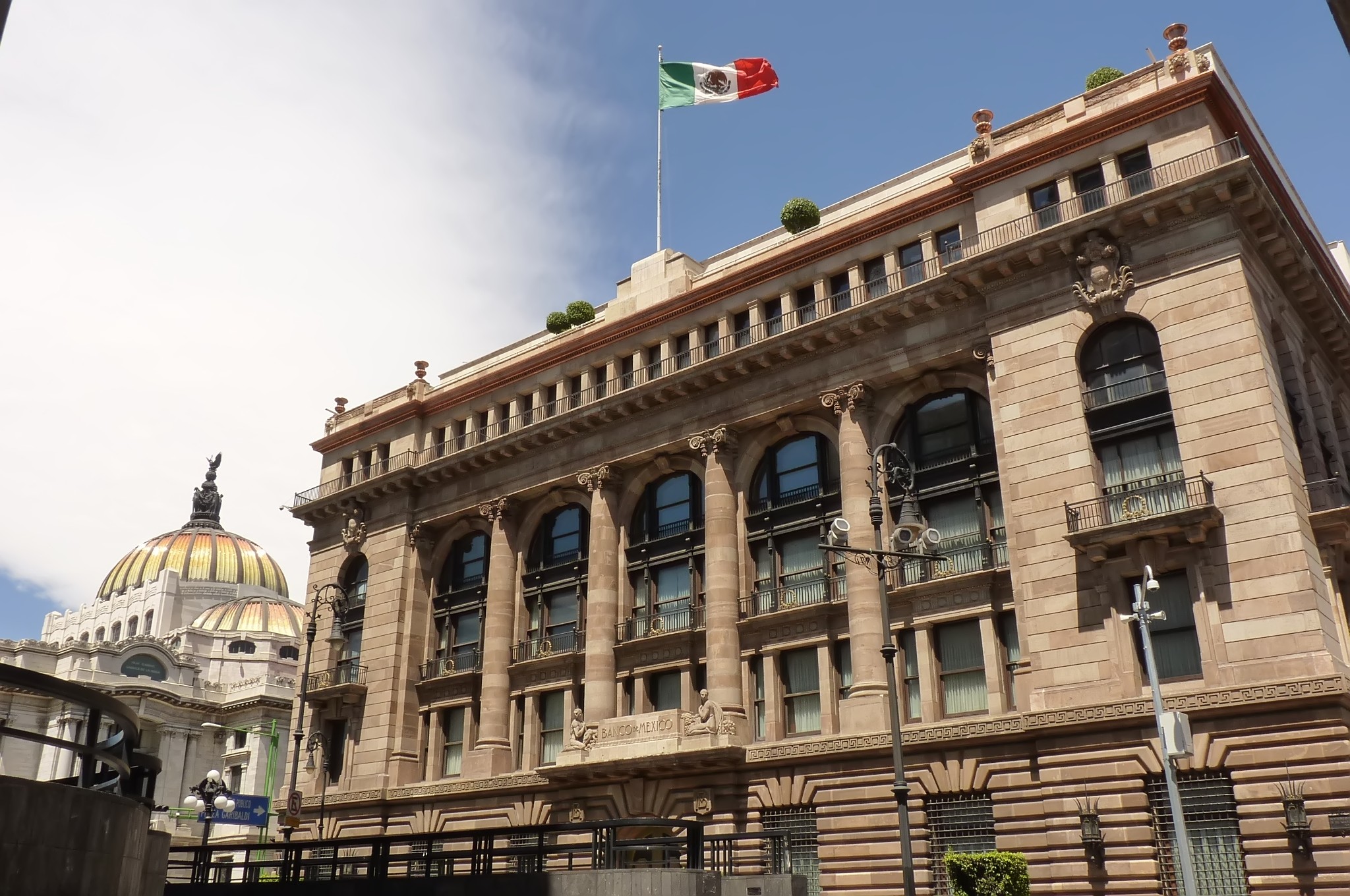 La Junta de Gobierno del Banco de México decidió mantener el objetivo para la Tasa de Interés Interbancaria a un día en 11.25%