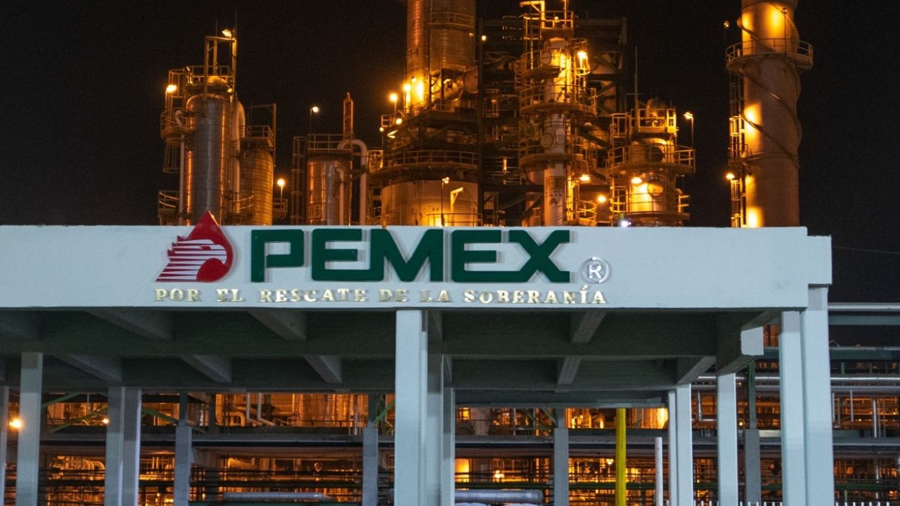 Fitch Recortó Calificación Crediticia De PEMEX A “B+” - Diario LocoMento