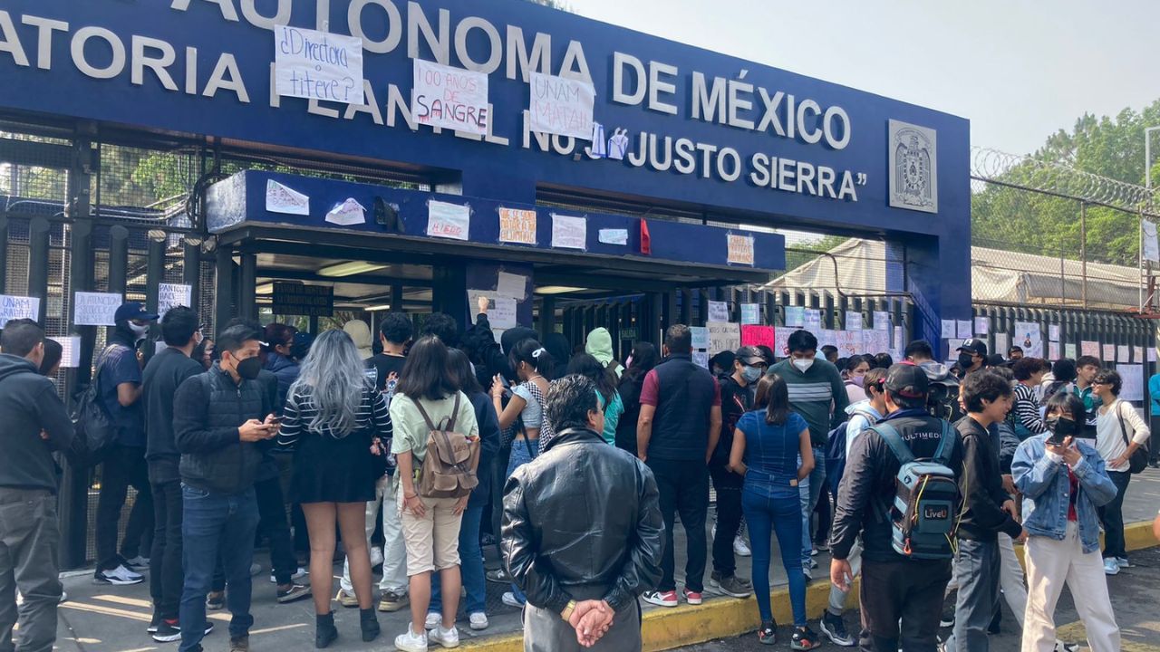 Estudiantes de Prepa 3 toman las instalaciones por tercer día consecutivo