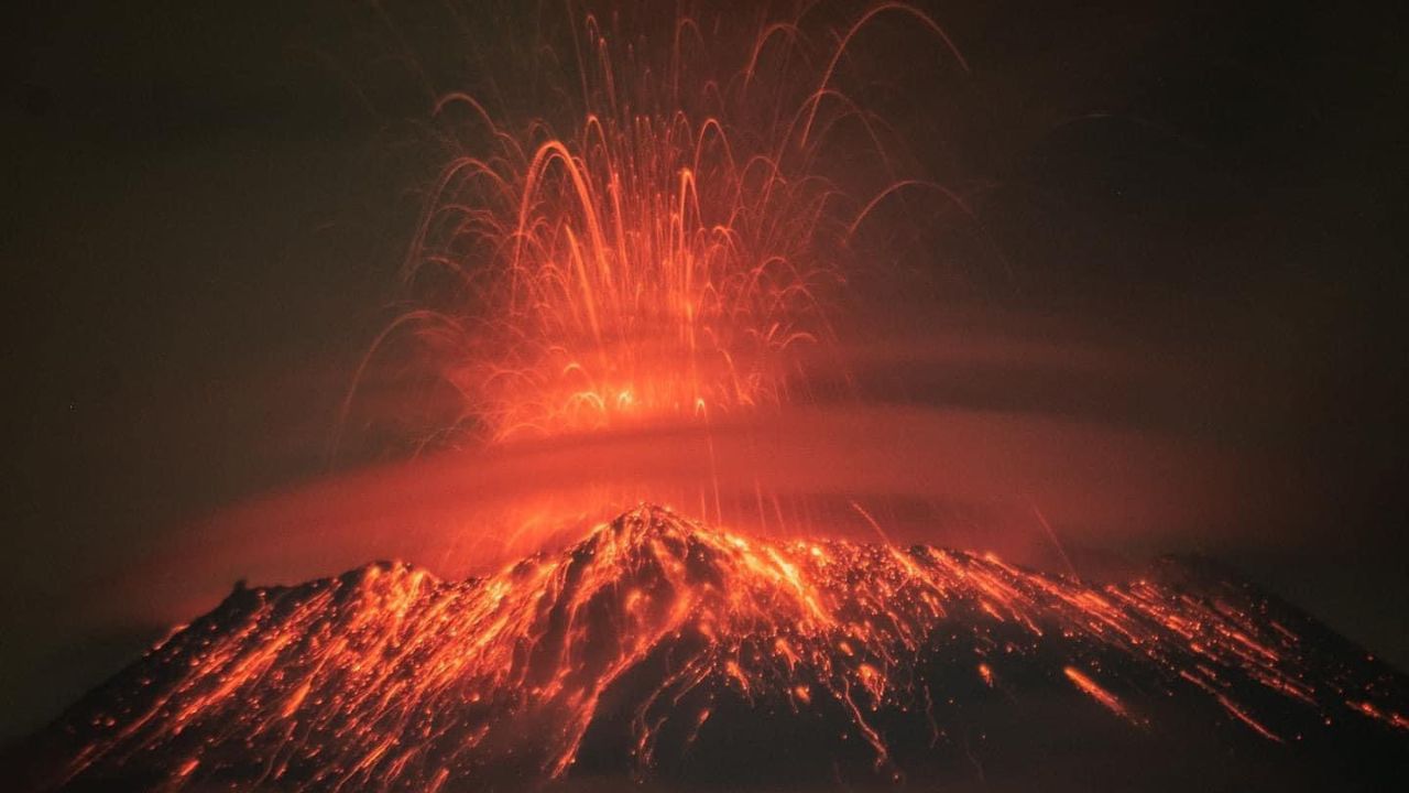 Noche intensa: Aumenta actividad del volcán Popocatépetl