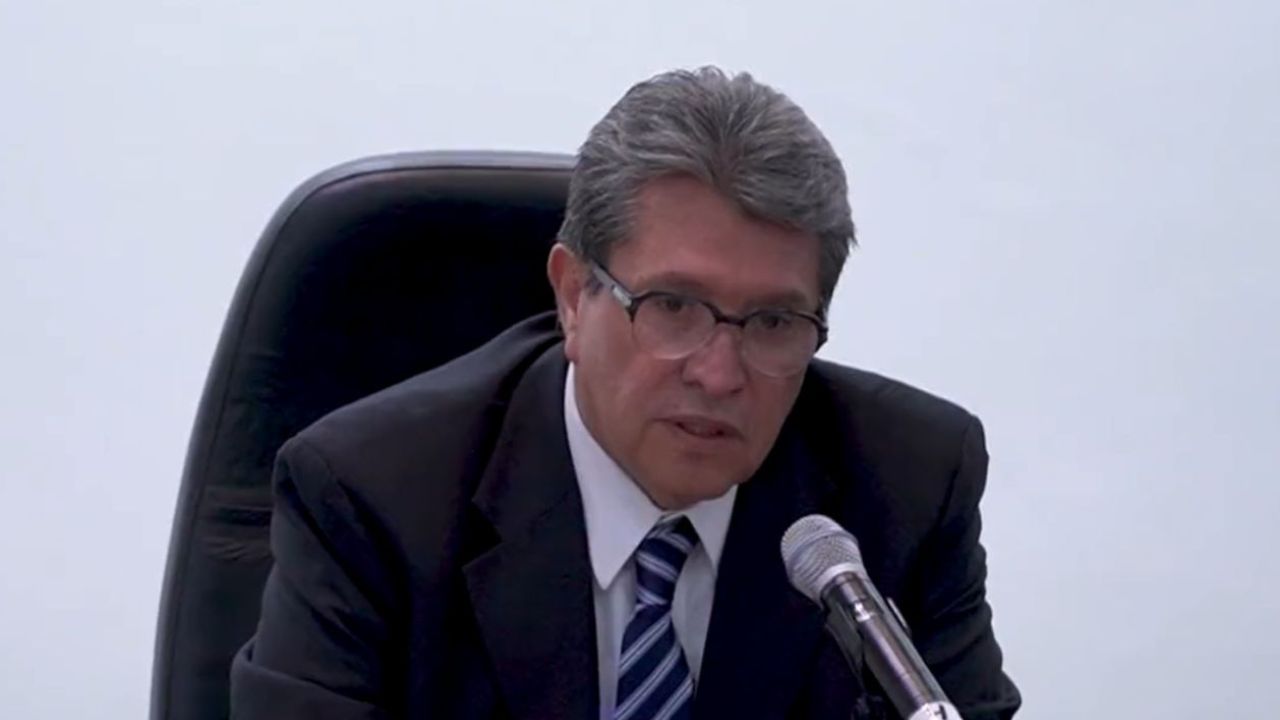 Monreal llama a diálogo para evitar confrontación entre Poderes