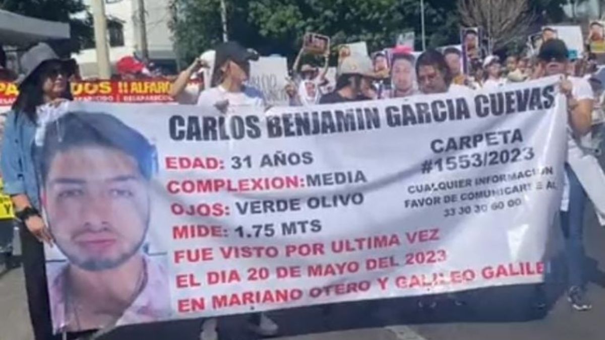 Marchan por desaparición de jóvenes que buscaban trabajo en un call center en Zapopan