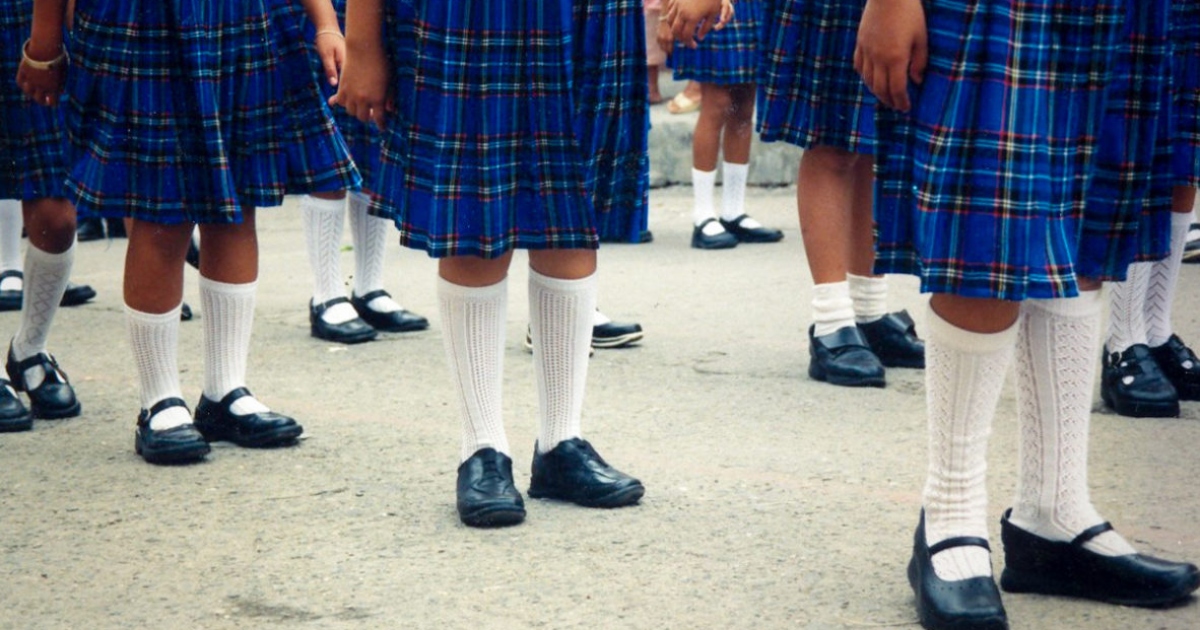 Niñas y niños elegirán usar falda o pantalón para asistir a clases