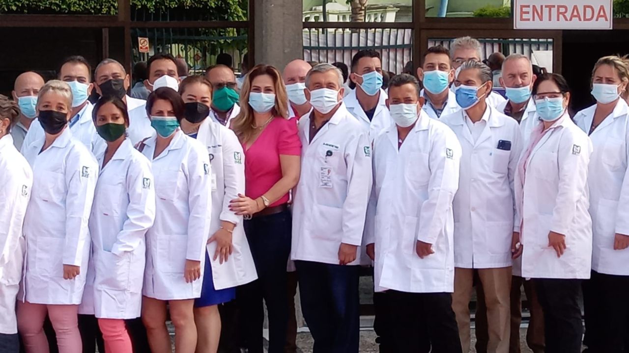 Ya son 700 médicos especialistas cubanos trabajando en hospitales de México