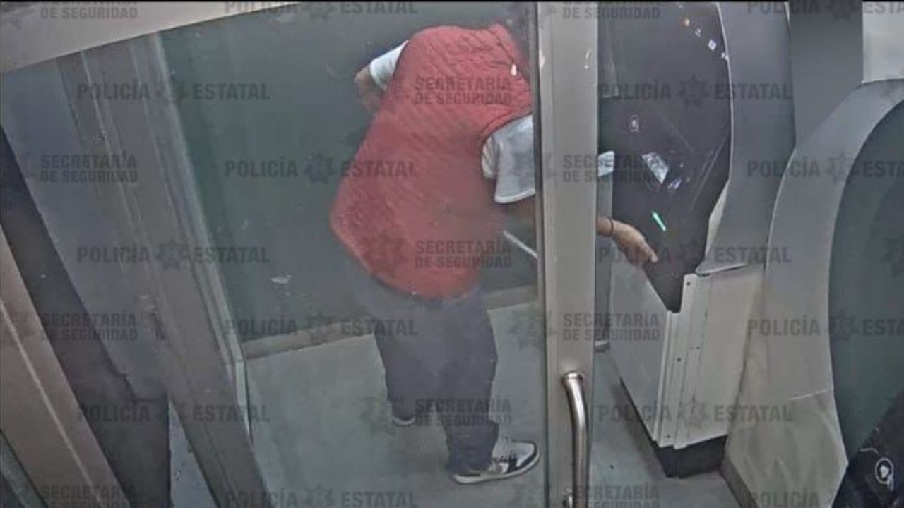 Detienen a hombre que trató de abrir un cajero con un tubo en el Edomex