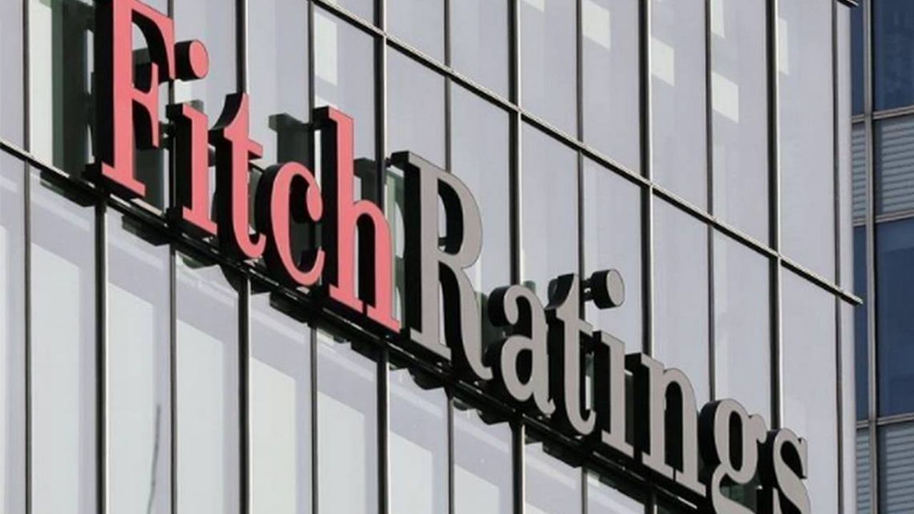 Fitch mantiene en observación negativa la calificación crediticia de EUA