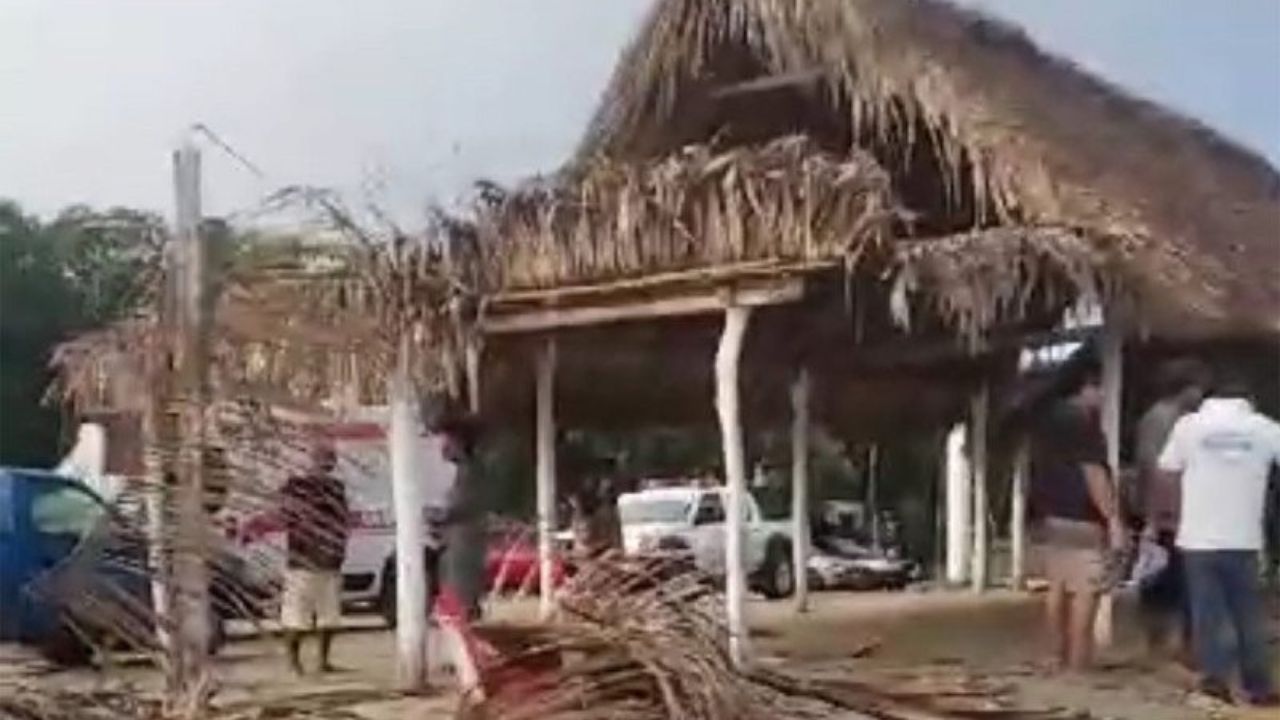 Tromba en Puerto Escondido deja daños menores en restaurantes costeros