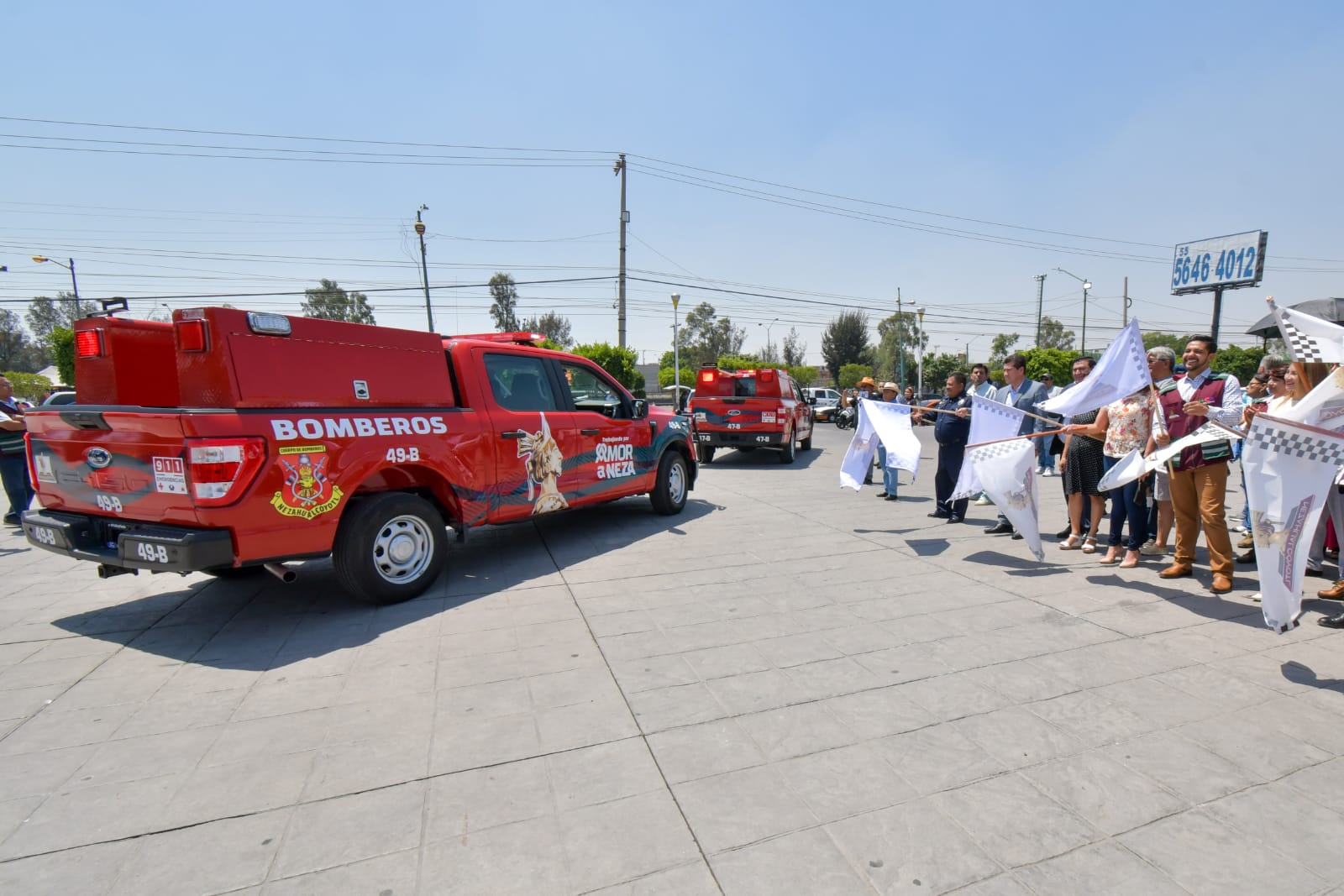 Para otorgar un mejor servicio a la población entrega alcalde Adolfo Cerqueda nuevas unidadas al H. Cuerpo de Bomberos de Nezahualcóyotl