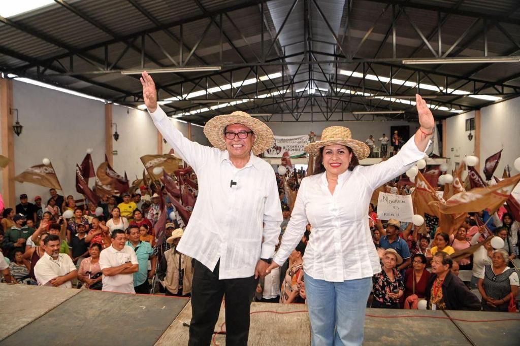 Ricardo Monreal se compromete a aumentar becas para estudiantes y adultos mayores