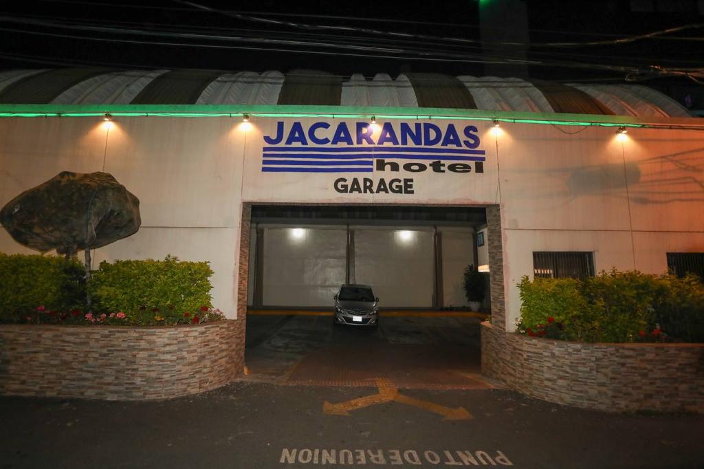 Alcaldía Cuauhtémoc clausura el Hotel Jacarandas, donde fue asesinada una joven