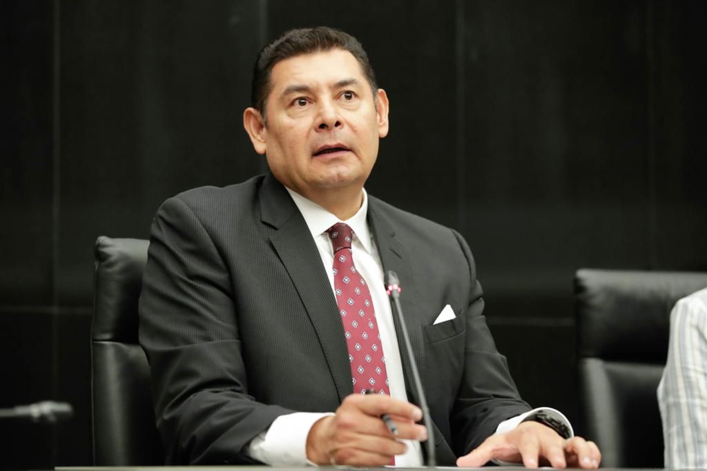 El Senador Alejandro Armenta encabeza las encuestas para gobernador en Puebla.