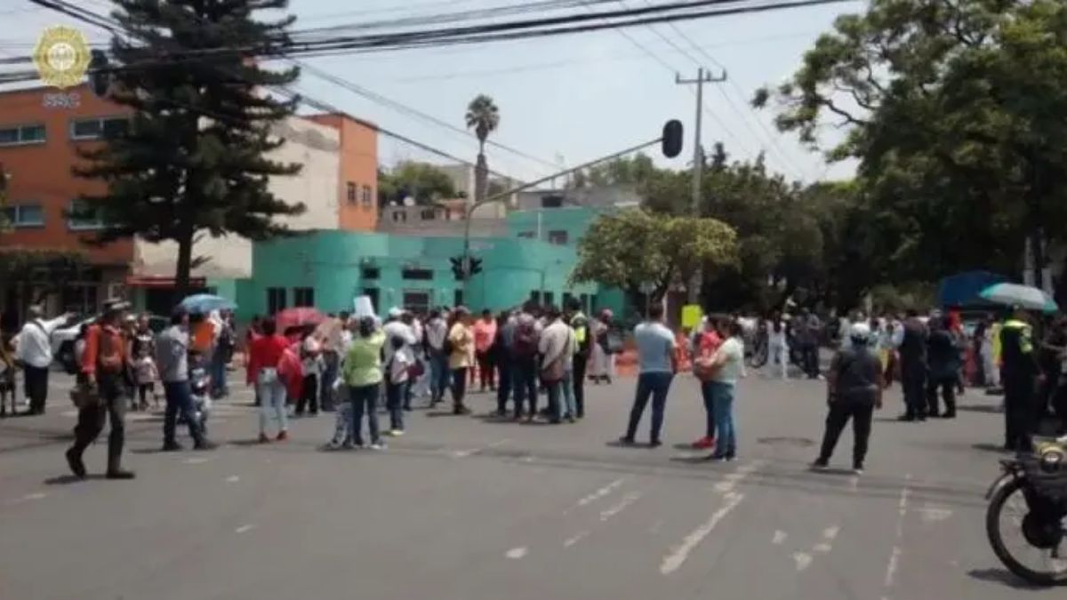 Protestan en la Del Valle por colocación de espectaculares