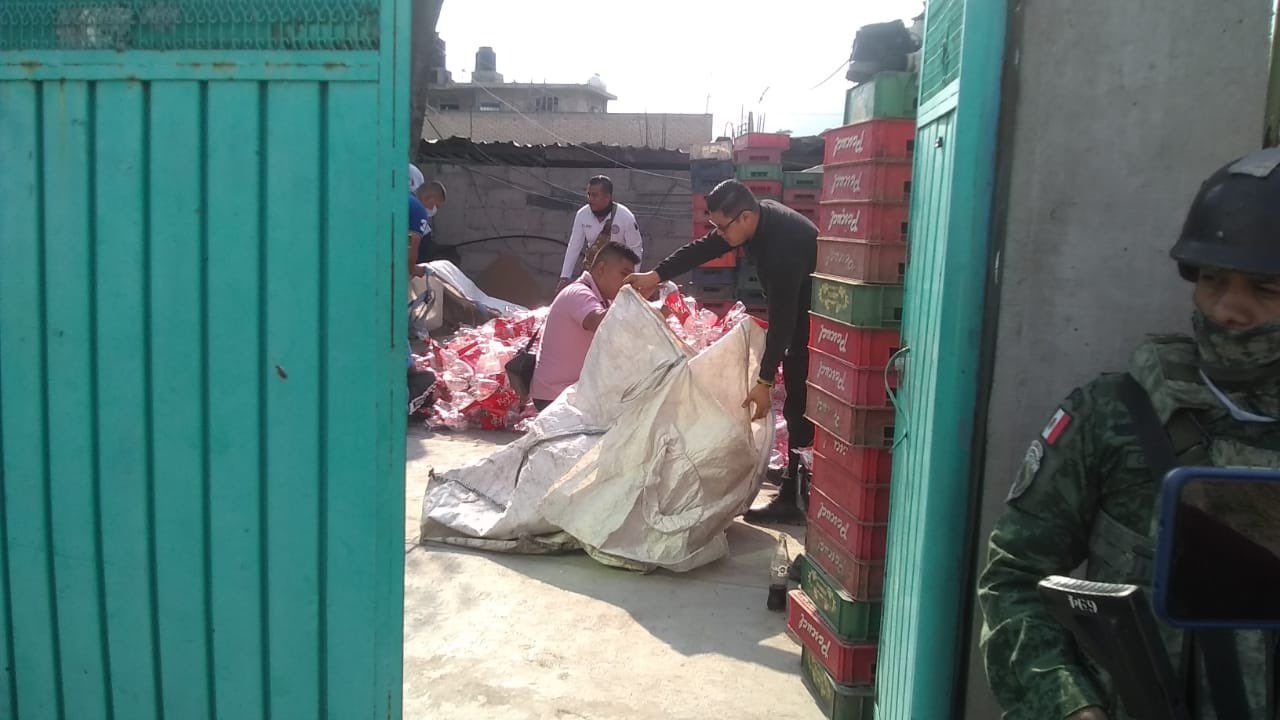 Descubren fábrica de Coca-Cola pirata en Edomex