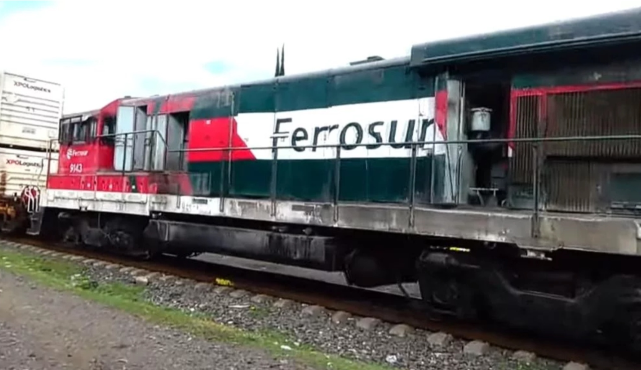 AMLO amplía 8 años concesión a Grupo México para compensar toma de vías de Ferrosur