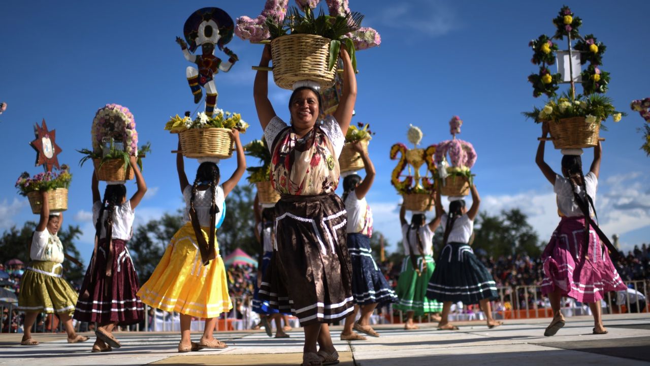 AMLO invita a asistir a la Guelaguetza en Oaxaca: “no se la vayan a perder”