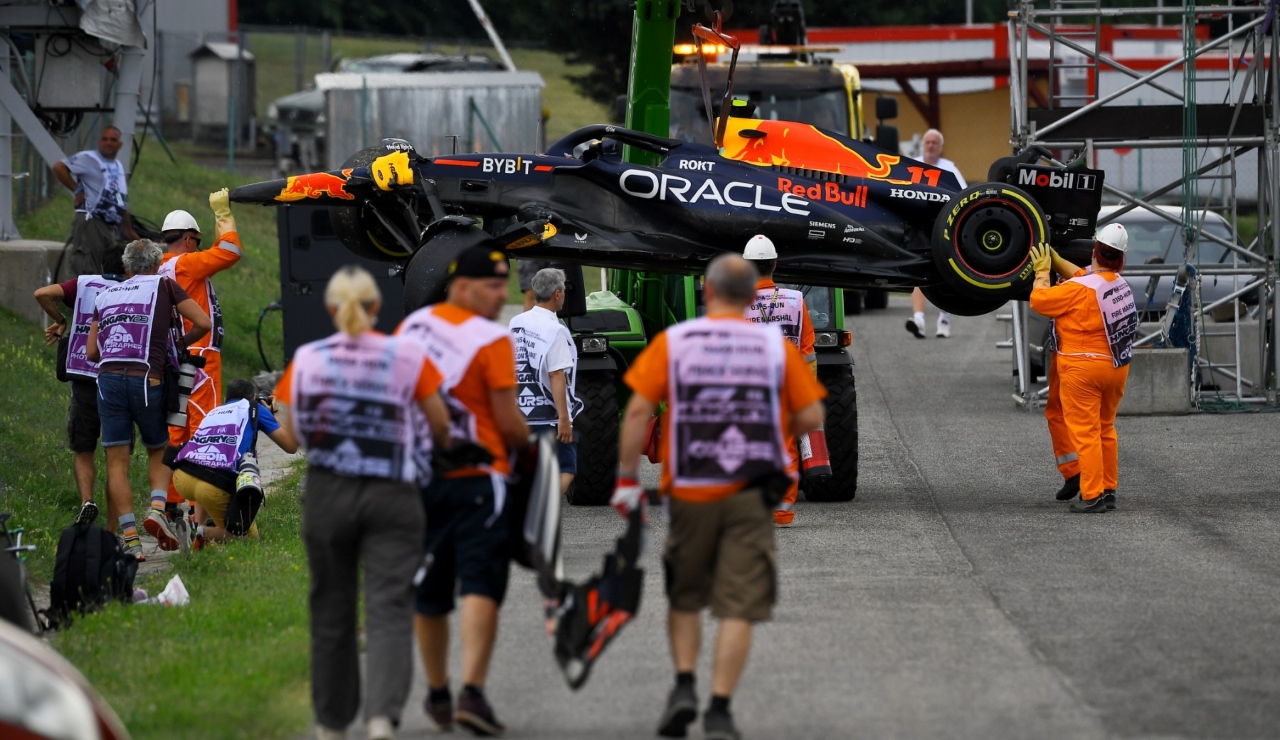 ‘Checo’ Pérez se estrella en Hungría; Russell domina sesión libre