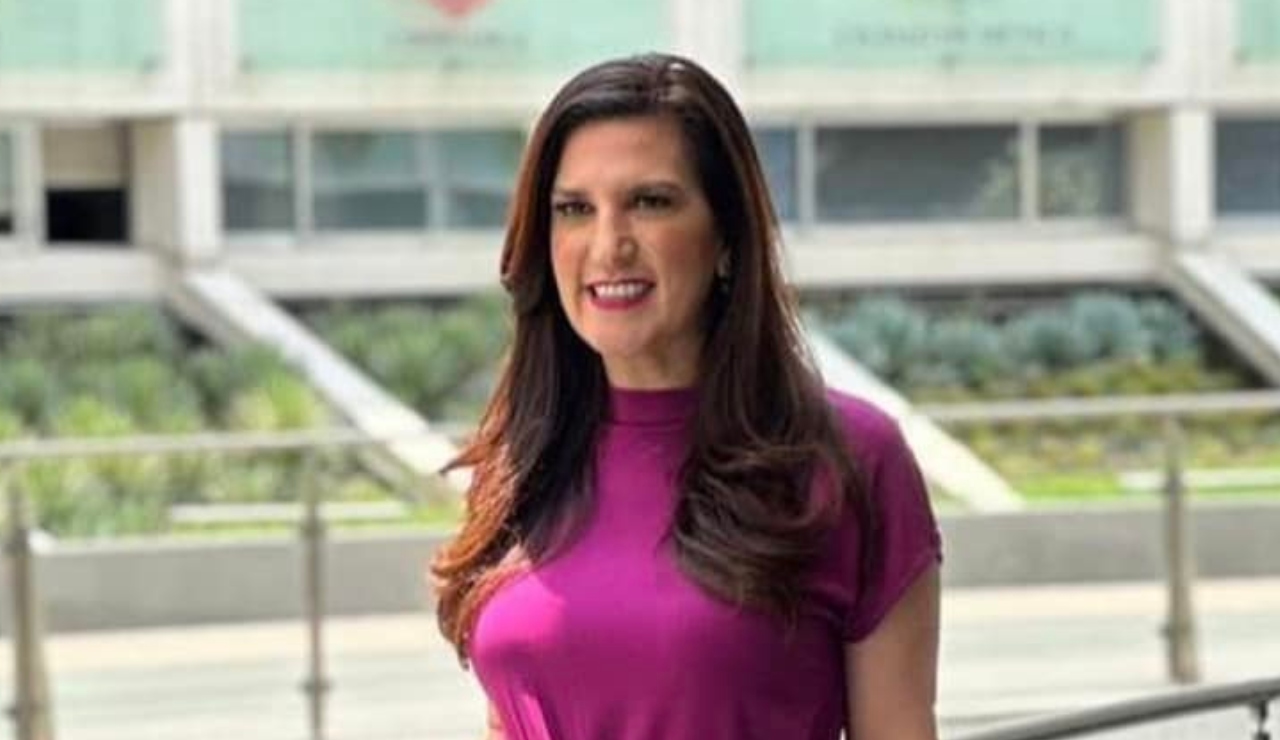 Kenia López levanta la mano para ir por la Jefatura de Gobierno