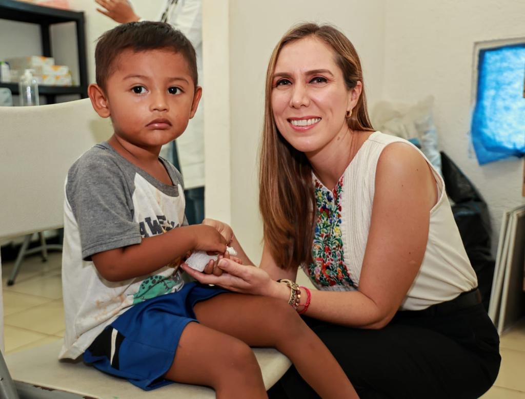 Gobierno de Atenea Gómez brinda consultas médicas gratuitas a las familias isleñas