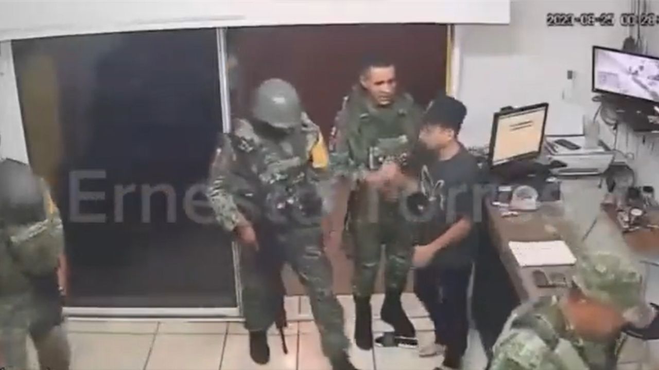 Captan a militares asaltar un negocio de Mazatlán, Sinaloa