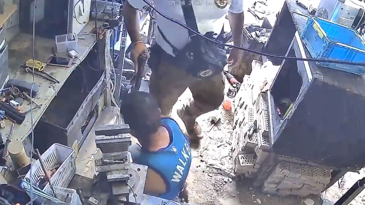Captan a policías de la FGJ golpeando a herrero en Coahuila