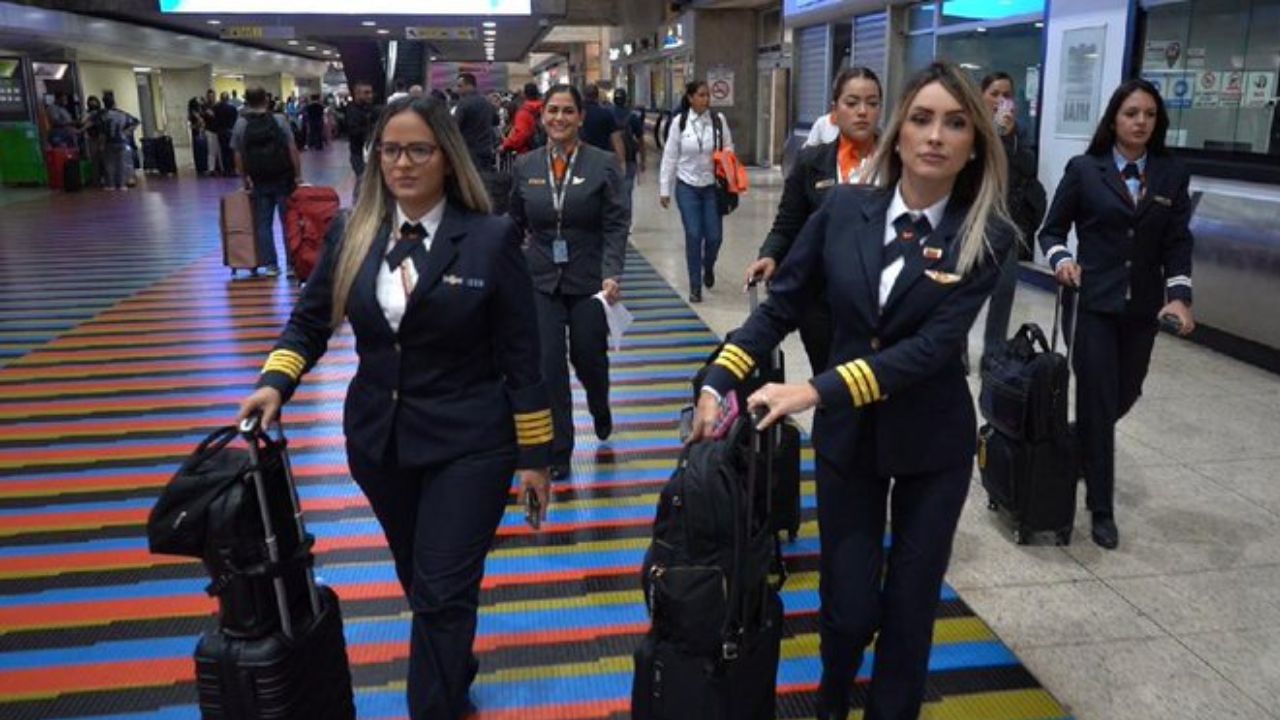 Conviasa hace su primer vuelo internacional tripulado sólo por mujeres