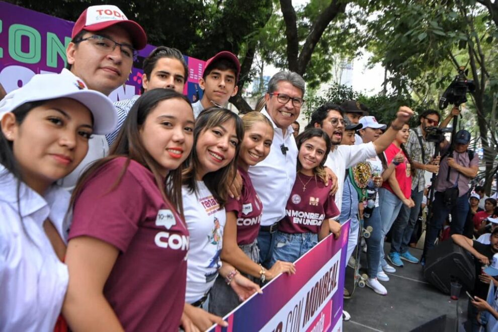 ¡No están solos!, dice Ricardo Monreal a jóvenes de la Ciudad de México