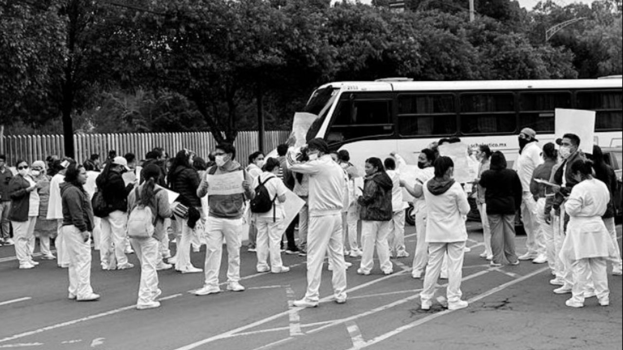 Personal médico del ISSSTE bloquea Periférico y Canal de Chalco