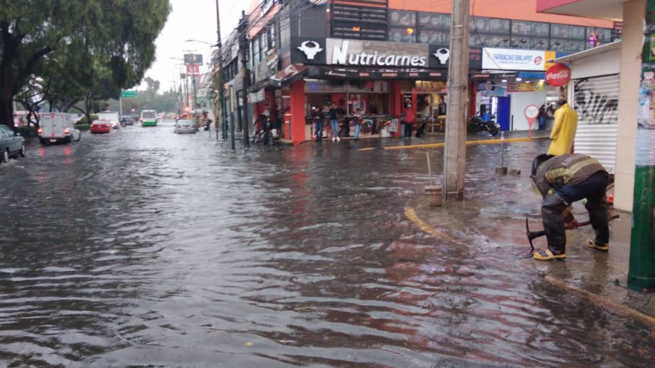 Activan alerta roja por intensas lluvias en CDMX