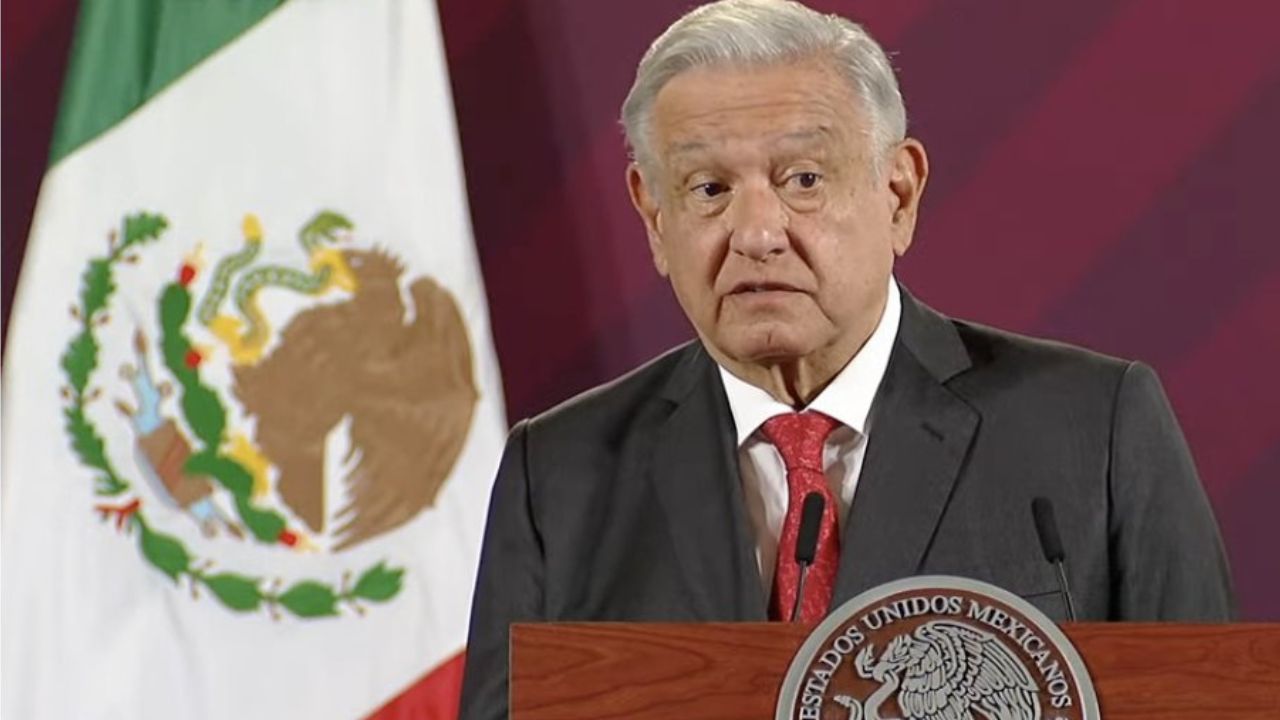 AMLO exige revisión de facultades del INE y TEPJF para garantizar libre expresión