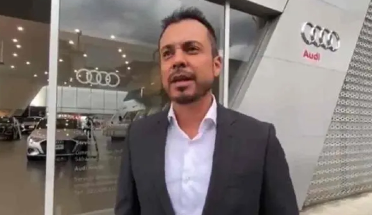 Renuncia asesor de Alejandro Armenta tras ser exhibido con un coche de 3 mdp