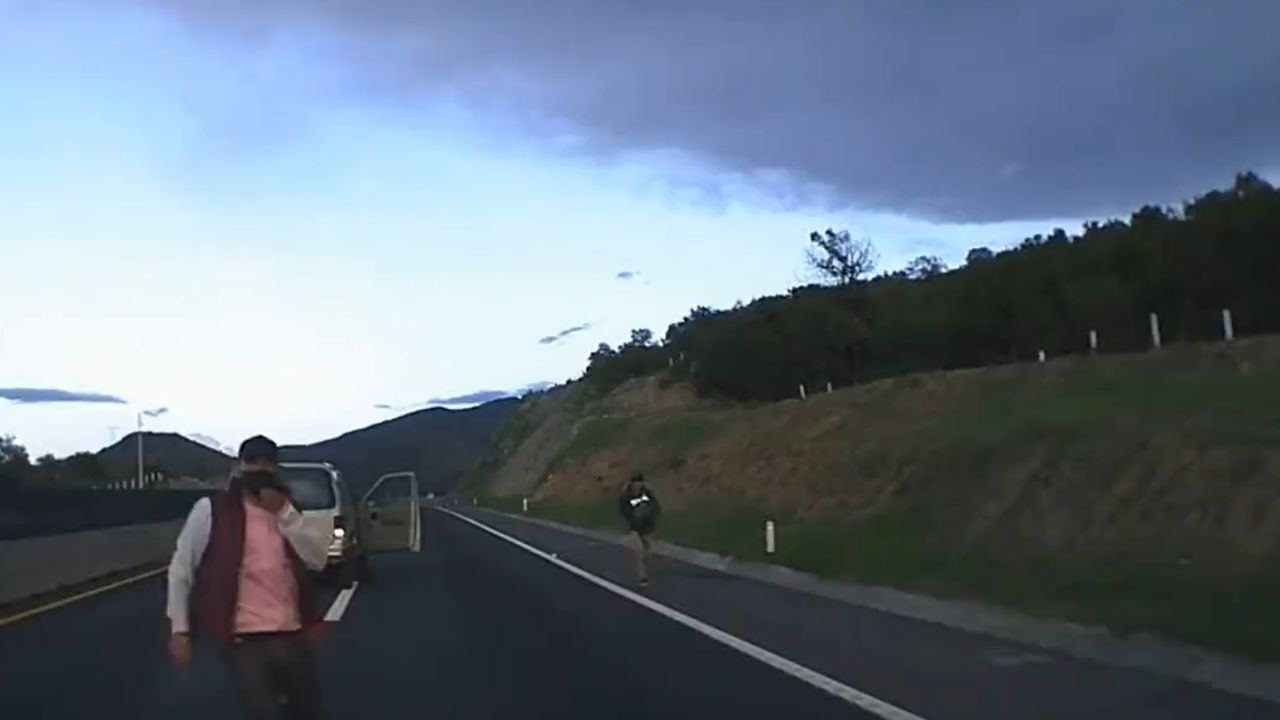 Sujeto esquiva a asaltantes en la carretera Texcoco-Calpulalpan