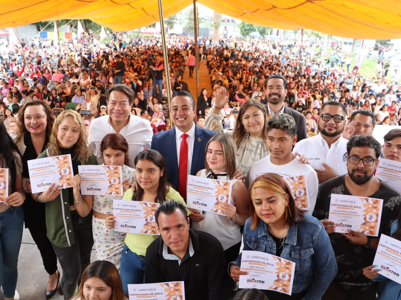 Diputado Janecarlo Lozano entrega 5 mil becas a estudiantes de bachillerato y licenciatura en la GAM