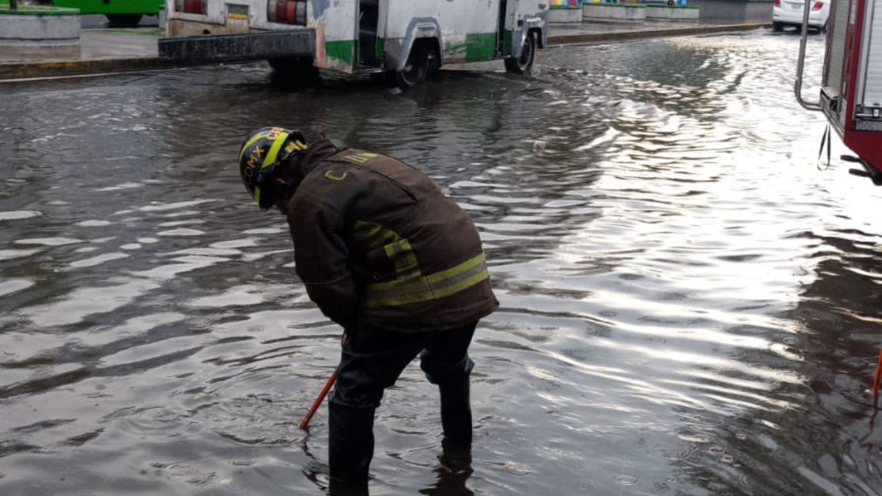 Activan alertas por lluvias fuertes y granizo en CDMX