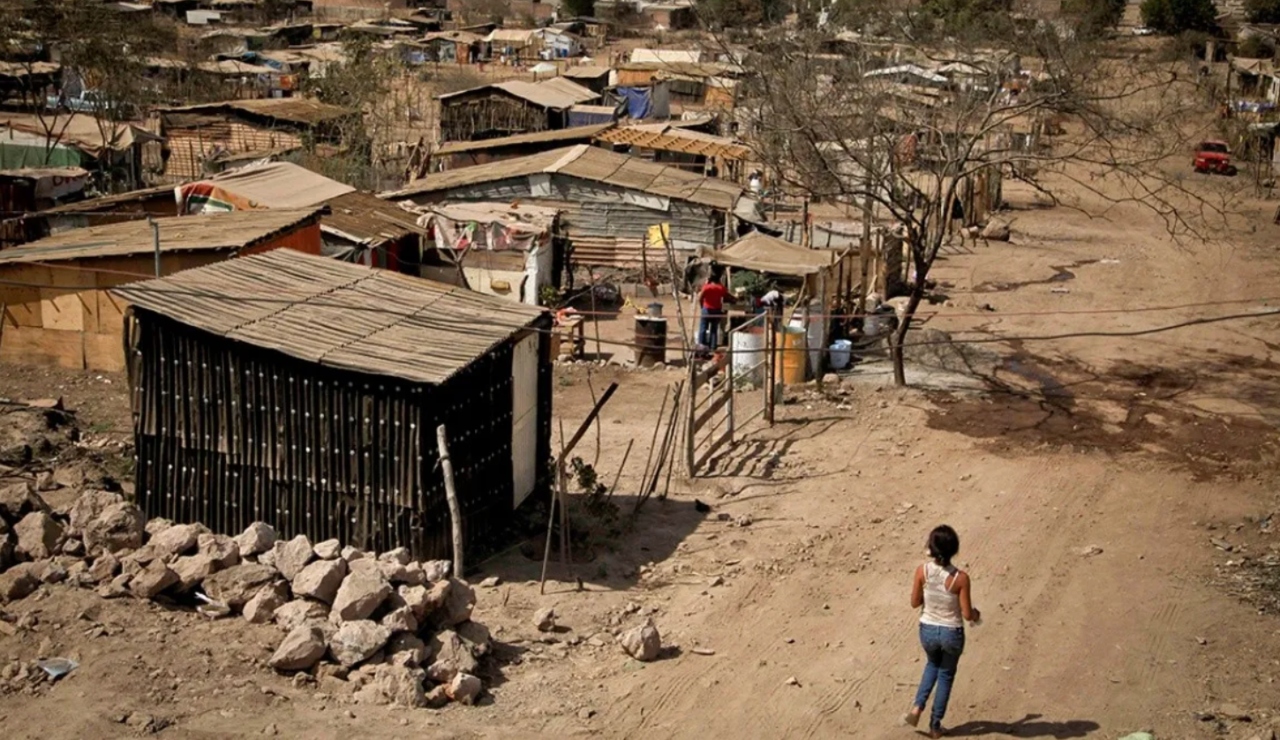 Baja pobreza, pero mitad de mexicanos carecen de seguridad social: Coneval