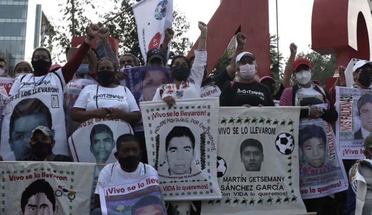 AMLO daría a conocer a padres grabaciones de EUA sobre caso Ayotzonapa