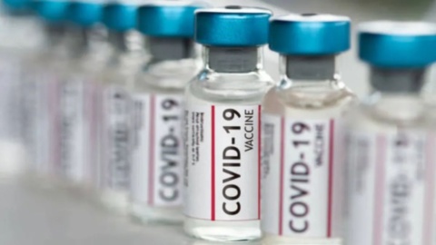 Vacuna Moderna contra Covid-19 podrá adquirirse en farmacias y hospitales