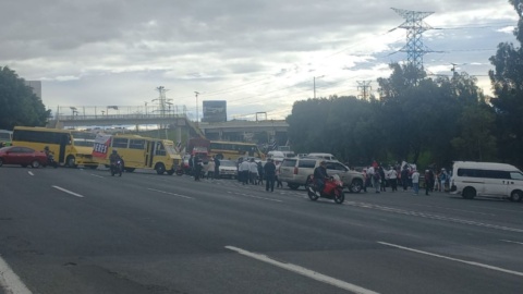 Transportistas bloquean varias vialidades en el Edomex; exigen cese de extorsiones