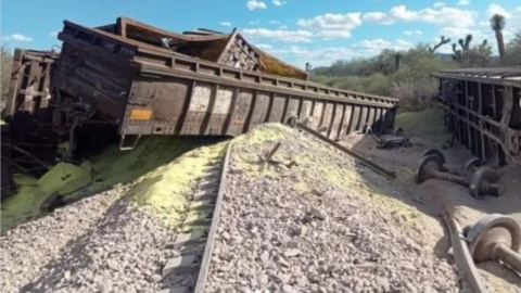 Tren con químicos tóxicos se descarrilla en San Luis Potosí