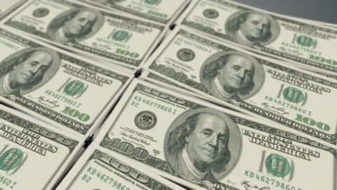 Peso retrocede frente a dólar y se cotiza en 17.80