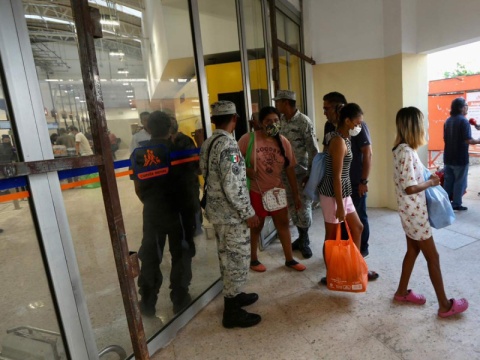 Reabren tiendas de autoservicio de Acapulco a 13 días del paso de ‘Otis’