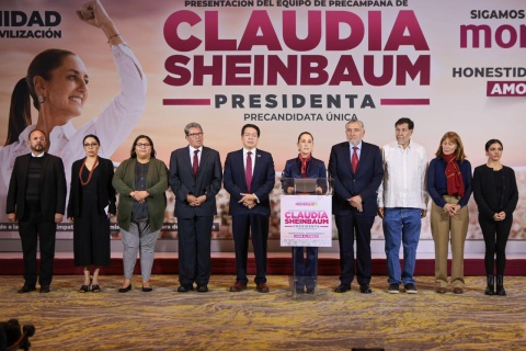 Presenta Claudia Sheinbaum a su equipo de precampaña