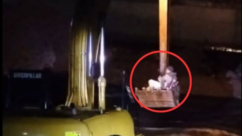 Rescatan a joven con maquinaria tras quedar debajo de escombros en Hidalgo