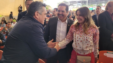 Laura Barrera acompaña a Manolo Jiménez en toma de protesta como gobernador de Coahuila