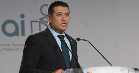 Adrián Alcalá Méndez es elegido como nuevo comisionado presidente del Inai