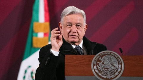 AMLO presume fortaleza del peso  frente al dólar