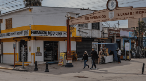 Suspenden a 31 farmacias en Baja California por tener medicamentos con posible fentanilo